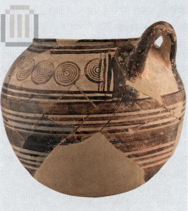 Stamnos with geometric decoration