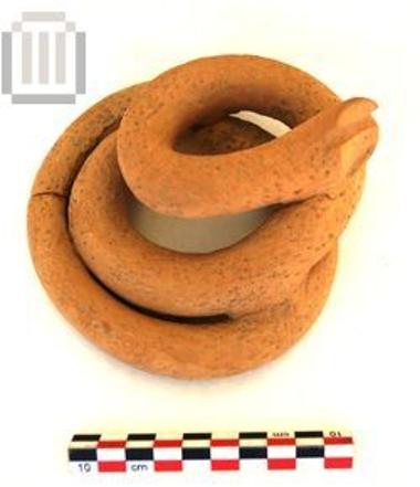 Πήλινο ομοίωμα κουλουριασμένου φιδιού