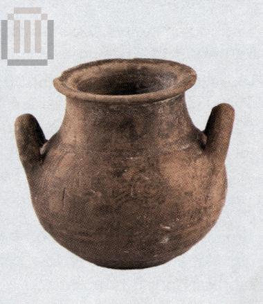 Κρατηρίσκος με διακόσμηση της κατηγορίας με Κύκλους και Κυματοειδείς Γραμμές