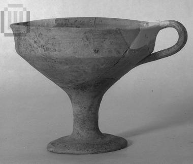 Stemmed kylix