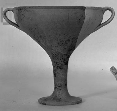 Stemmed kylix
