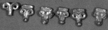 Gold beads (6)