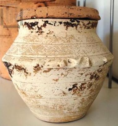 Lidded urn