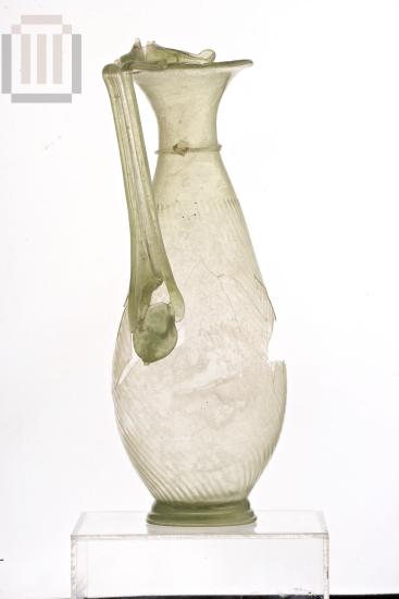 Glass oinochoe