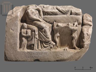 Τμήμα μαρμάρινου επιτύμβιου αναγλύφου με παράσταση «νεκροδείπνου»