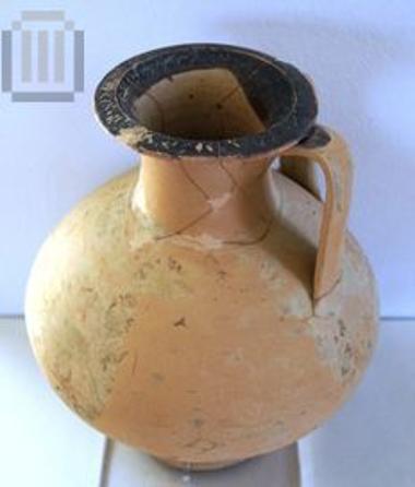 Oinochoe with double handle