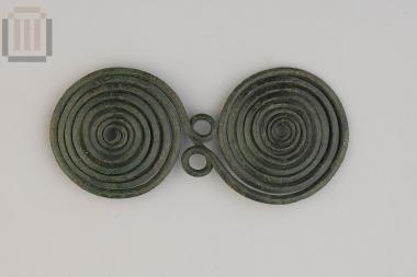 Χάλκινη οκτώσχημη πόρπη