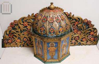 Αρτοφόριο με ξυλόγλυπτο διάκοσμο