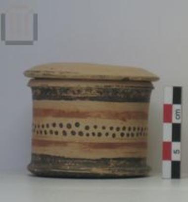 Pyxis with lid