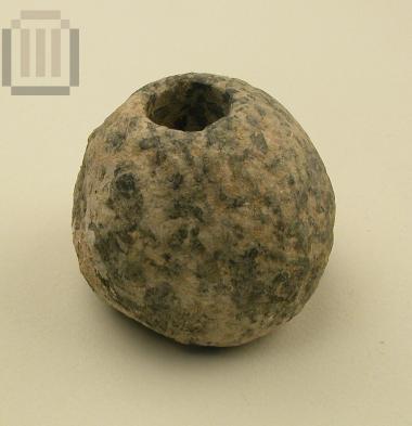 Λίθινο αντικείμενο ελλειπτικού σχήματος με οπή