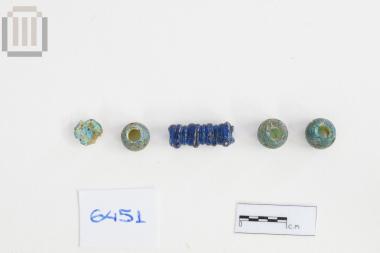 Glass necklace beads