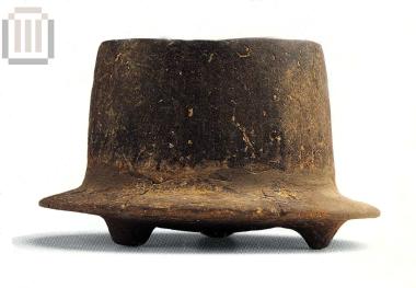 Three-footed pyxis