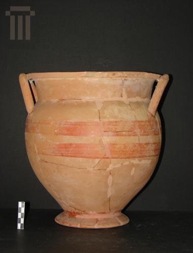 Πήλινος κιονωτός κρατήρας με γραπτή διακόσμηση βορειοελλαδικού εργαστηρίου
