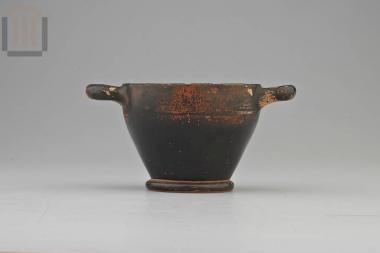 Attic black glaze type A skyphos