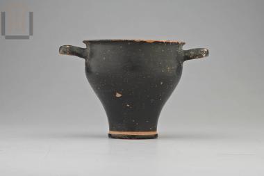 Attic black glaze type A skyphos