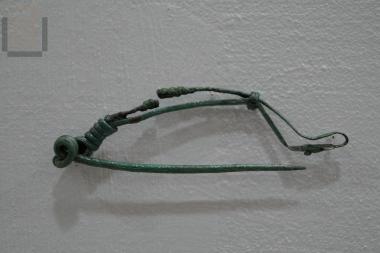Bronze bow fibula
