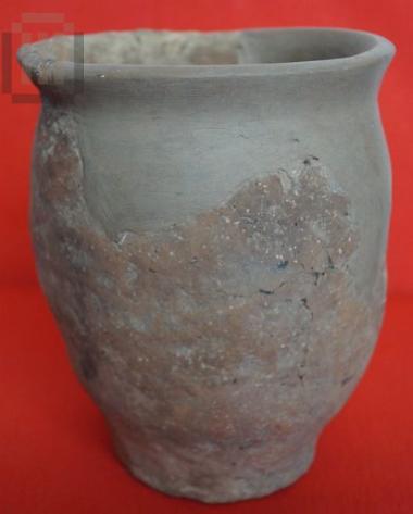 Handmade handleless(;) vase