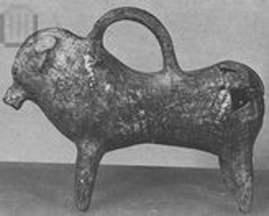 Πλαστικό αγγείο σε σχήμα ταύρου