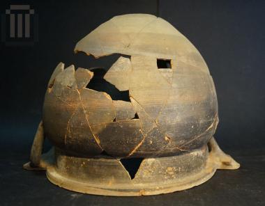 Μελαμβαφής κιονωτός κρατήρας