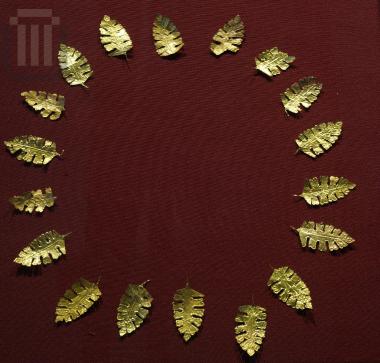 Gold wreath of oak leaves