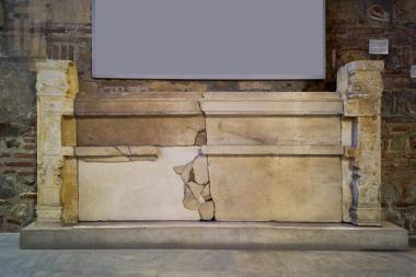Marble funerary kline