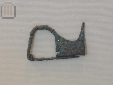Bronze bow fibula