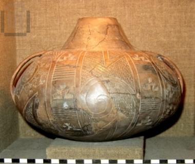 Vase of closed shape