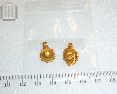 Two gold pendants (bullae)