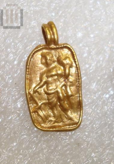 Gold pendant with depiction of Tyche-Fortuna