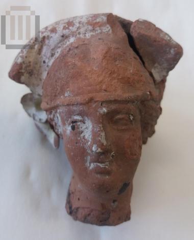 Κεφαλή πήλινου ειδωλίου γυναικείας μορφής
