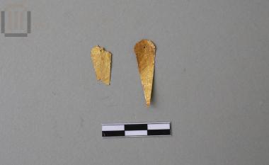 Δύο χρυσά λογχοειδή ελάσματα