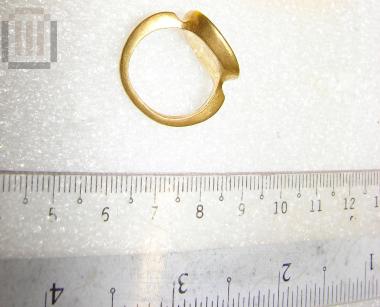 Gold ring with jasper ringstone and intaglio scene of Athena