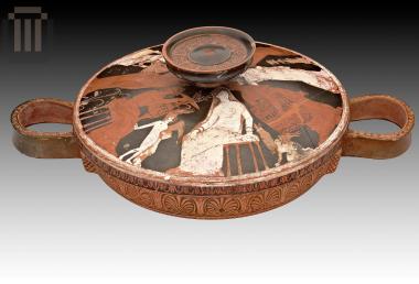 Attic red-figure Kerch lekanis with scene of a wedding preparation