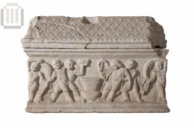 Marble sarcophagus with Cupids and pedimented lid
