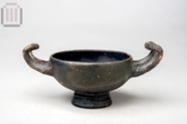 Black glazed kylix