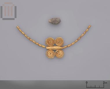 Χρυσό περίαπτο, χρυσές ψήφοι περιδεραίου και γυάλινη ψήφος