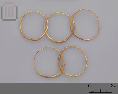 Πέντε χρυσοί κρίκοι περιδεραίου