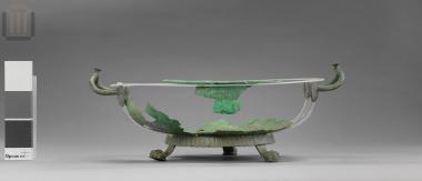 Bronze footbath (podanipter) on a tripod base