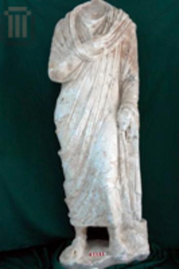 Statue of a mantled Roman