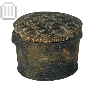 Pyxis with a lid