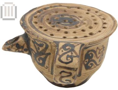 Spouted strainer