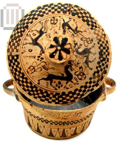 Pyxis with lid