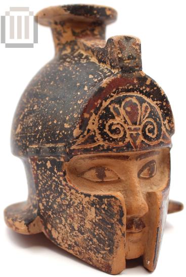 Αγγείο πλαστικό σε σχήμα κεφαλής πολεμιστή