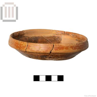 Πήλινο ερυθροβαφές πινάκιο από τον Σμέρτο