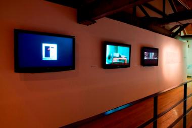 Τριλογία-Άγγελοι Γένους Θηλυκού (Το Κόκκινο Φως, Αισθησιασμός, Περιτομή)