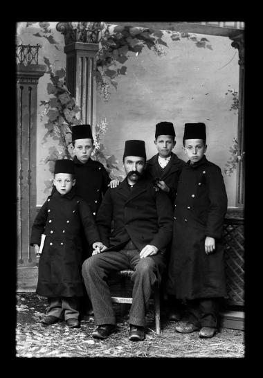 Τούρκος με τέσσερα αγόρια