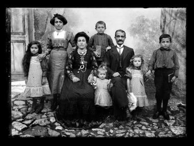 Καστοριανή οικογένεια (Πέτρου και Ουρανίας Μπακάλη)