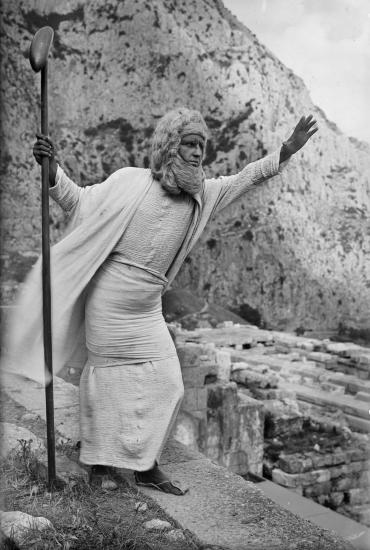 O Ηλίας Δεστούνης (πιθανόν) στον ρόλο του βασιλιά του Άργους, 1930. Αισχύλου Ικέτιδες, Δεύτερες Δελφικές Εορτές