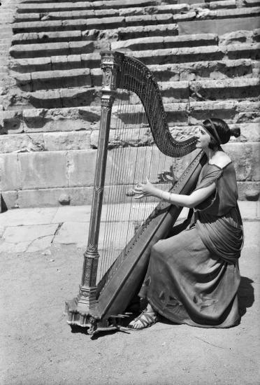 Μουσικός με άρπα, Δεύτερες Δελφικές Εορτές, 1930