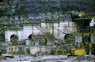 Σκηνή εργασίας. Σταθμός παραγωγής ηλεκτρικού ρεύματος